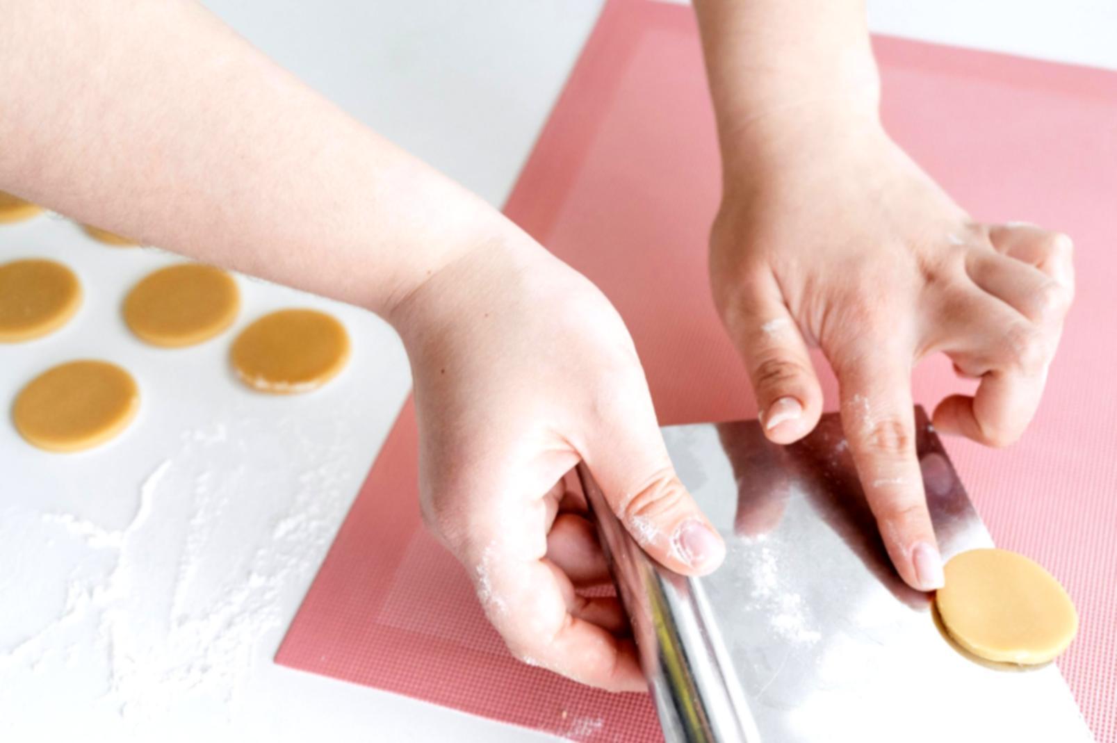 Advanced plating demonstration focusing on negative space and minimalist design