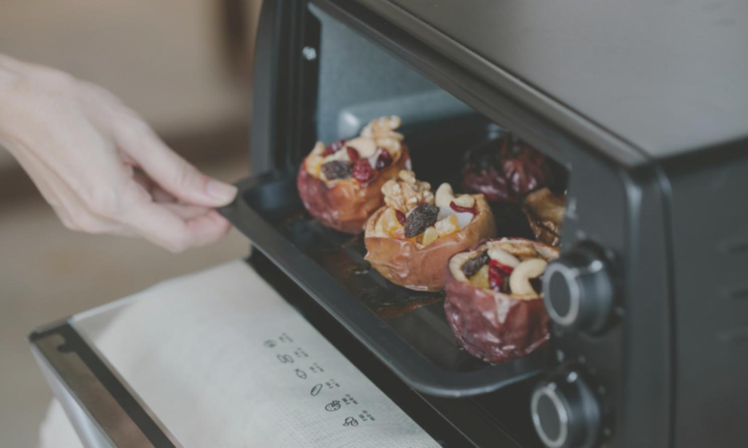 Workshop participants learning color theory applied to food presentation